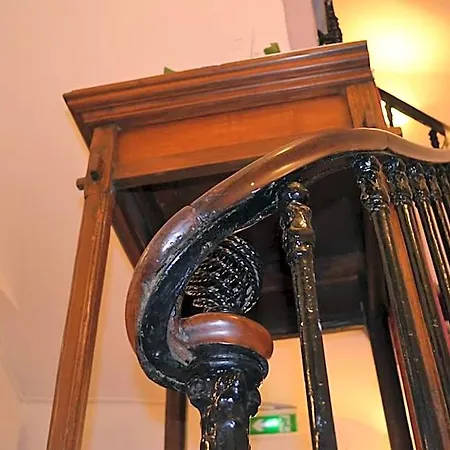 Отель William's Opera