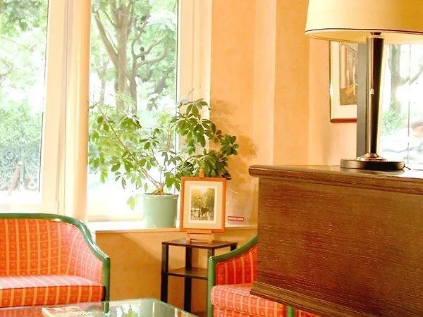 Hotel William's Opera 3*